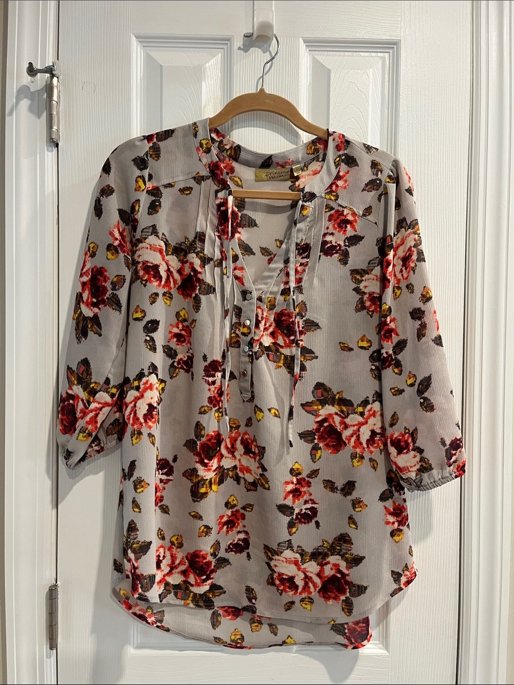 Princess Vera Wang Woven Floral Tie-Neck Blouse - Gray with Red Floral